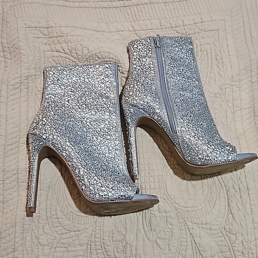 Steve Madden Women's Dispute-r Ankle Boot peep toe 7.5